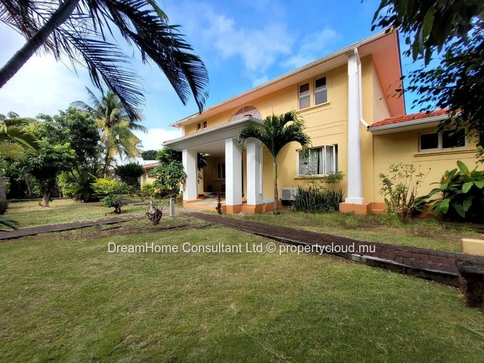Villa exceptionnelle de 5 chambres à vendre dans une résidence sécurisée - Black River