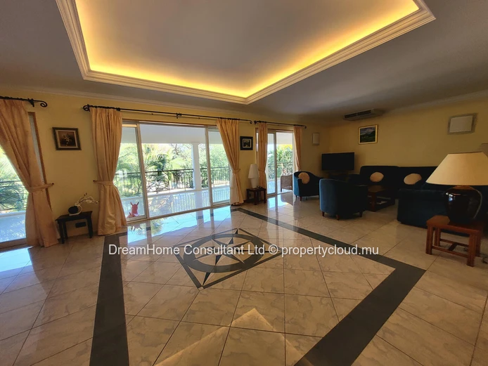 Villa exceptionnelle de 5 chambres à vendre dans une résidence sécurisée - Black River