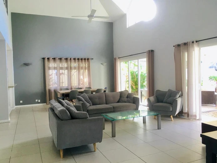 Maison familiale à vendre Maison de 4 chambres dans un complexe résidentiel prestigieux