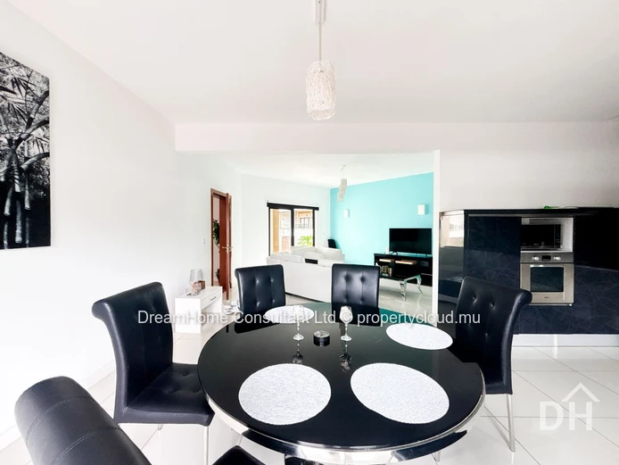 Cozy Beachfront Apartment for Rent – Flic en Flac