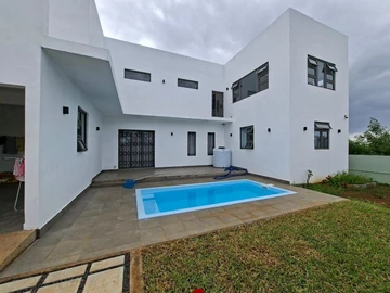 5 Bedroom House