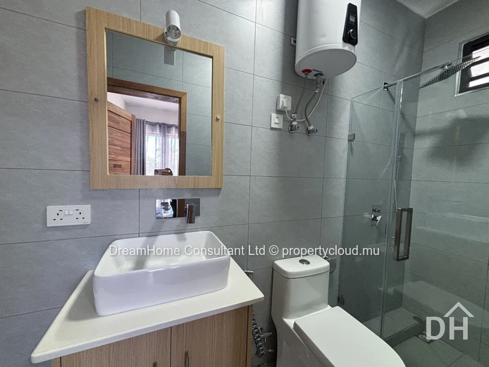 Beachside 3 bedroom apartment - brand new unit