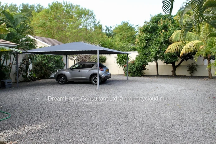 Maison familiale à vendre Maison de 4 chambres dans un complexe résidentiel prestigieux