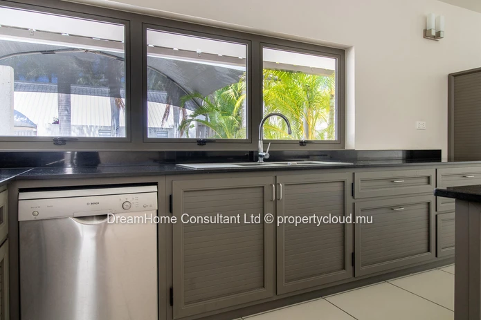 Modern Family Home for Rent – Stunning Mountain Views! - AVAILABLE FROM SEPTEMBER!