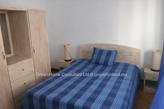 Duplex à vendre à Flic en Flac, surface habitable 98m², 3 chambres, piscine privée, vue mer et montagne, meublé. Rs.
