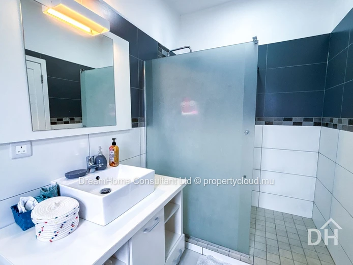 Cozy Beachfront Apartment for Rent – Flic en Flac
