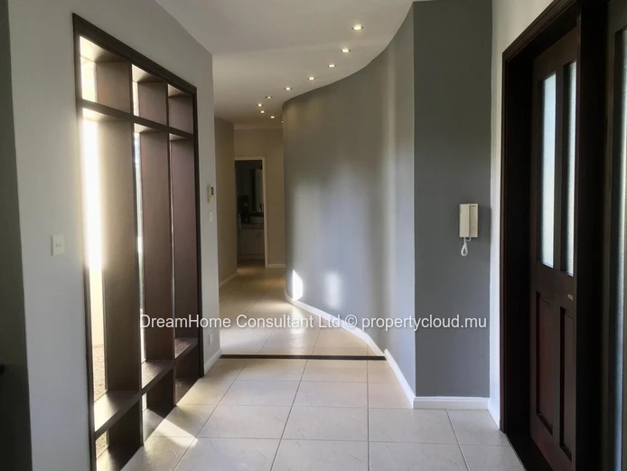 Maison familiale à vendre Maison de 4 chambres dans un complexe résidentiel prestigieux