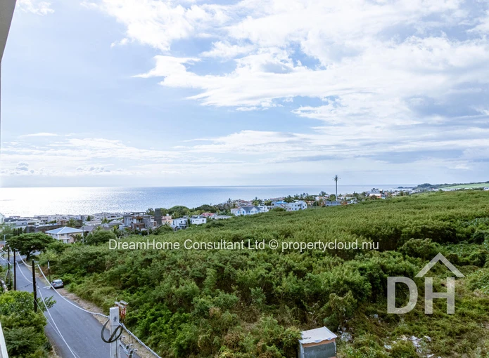 Spacious 3-Bedroom Apartment in a Prime Location – Ready to Move In!