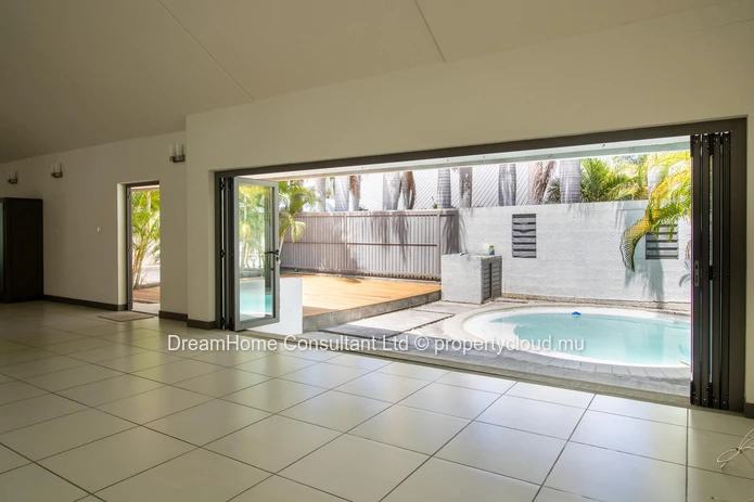 Modern Family Home for Rent – Stunning Mountain Views! - AVAILABLE FROM SEPTEMBER!