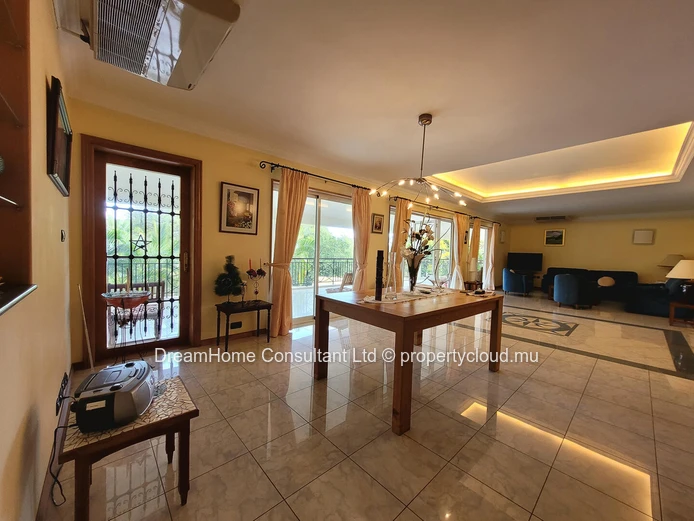 Villa exceptionnelle de 5 chambres à vendre dans une résidence sécurisée - Black River