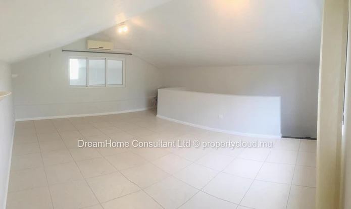Maison familiale à vendre Maison de 4 chambres dans un complexe résidentiel prestigieux