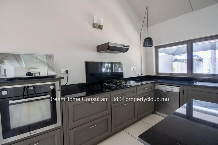 Modern Family Home for Rent – Stunning Mountain Views! - AVAILABLE FROM SEPTEMBER!