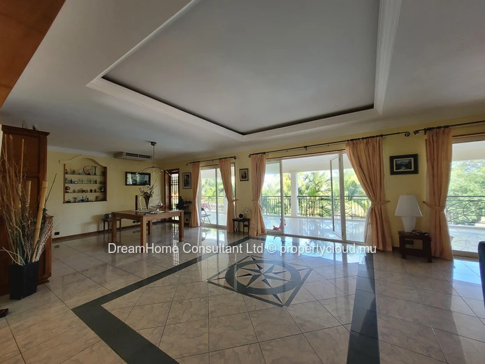 Villa exceptionnelle de 5 chambres à vendre dans une résidence sécurisée - Black River